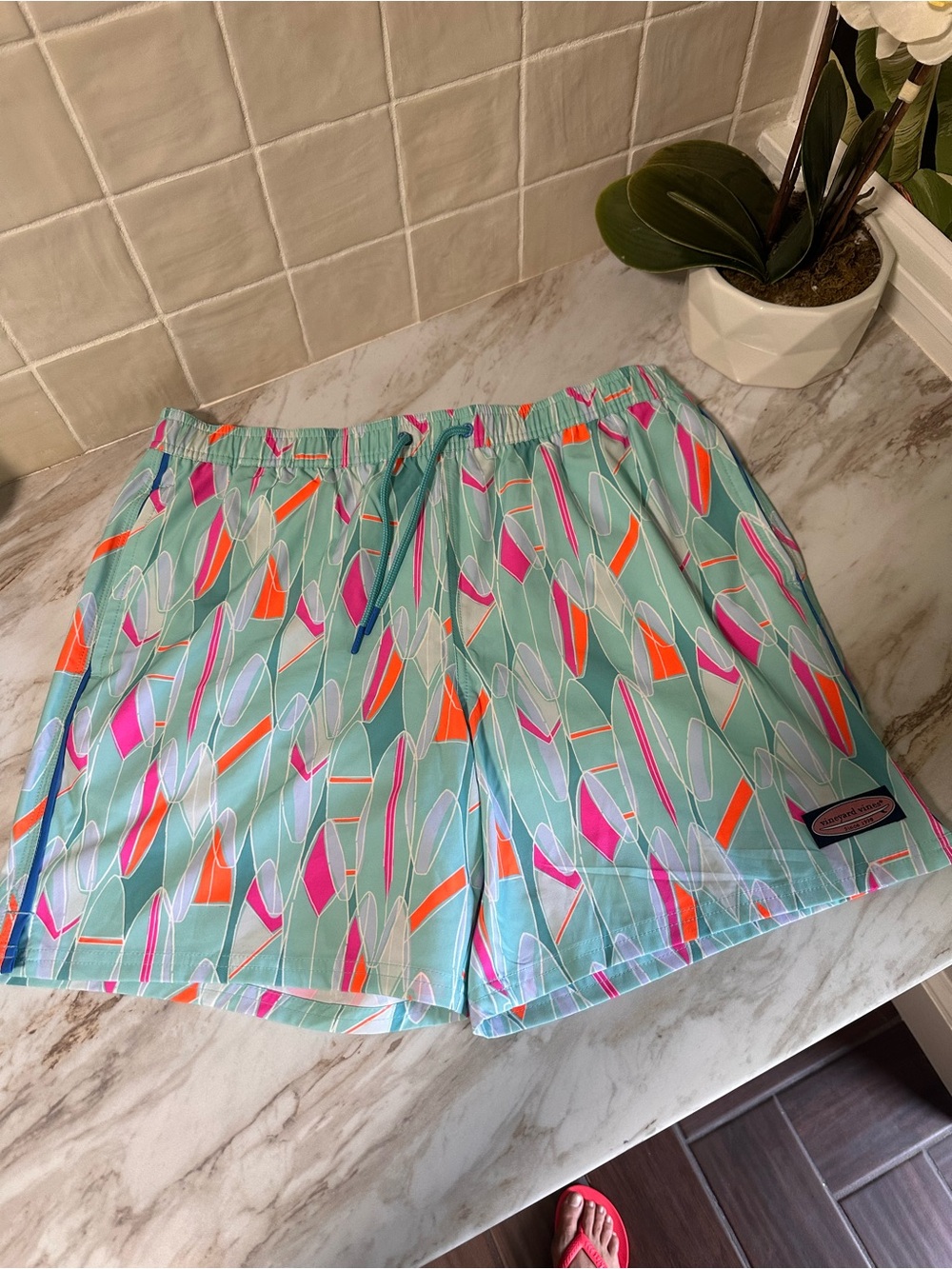 Vineyard Vines. Size L 7” Printed Chappy Swimwear Surfboards Aquasky